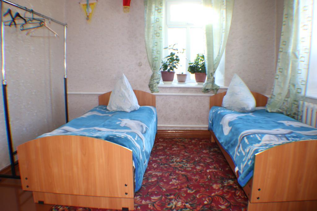 Hostel Ilbirs Karakol Exterior photo